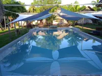 Glamping Alona - مسبح