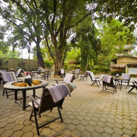 Chitwan Gaida Lodge - Animal Lovers & Birdwatchers Paradise