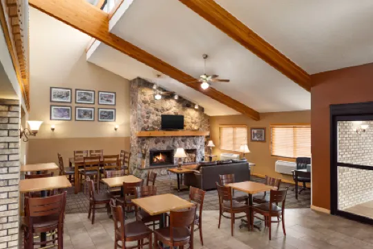 底特律湖美吟温德姆酒店