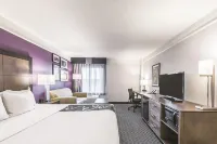 La Quinta Inn & Suites by Wyndham Cincinnati Sharonville Hotels in Sharonville