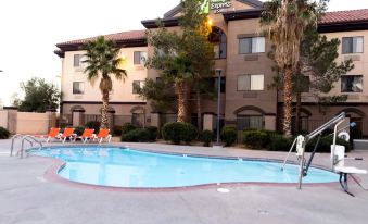 Holiday Inn Express & Suites Barstow-Outlet Center