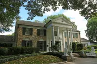 Courtyard Memphis East/Park Avenue Hotel dekat University of Memphis
