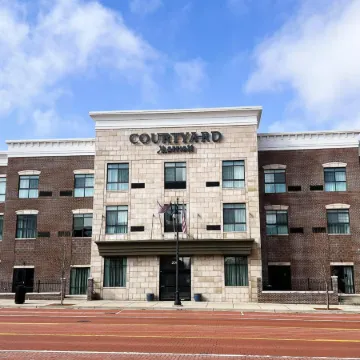 Courtyard Albion