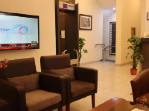 Hayyat Luxury Hotel ラホールのホテル