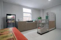 Urbanview Hotel Bari Syariah Palembang by RedDoorz Hotels in Kemuning