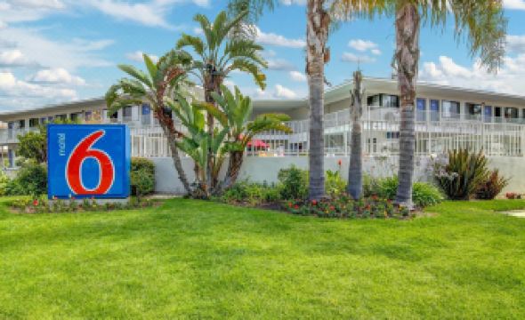 Motel 6 Santa Barbara, CA - Beach