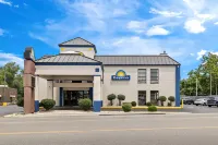 Days Inn by Wyndham Salem Hotels near Riverside Park