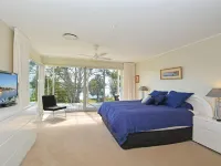 Lake Macquaries' Edgewater Lakehouse at Morisset Memories Hotels in Lake Munmorah