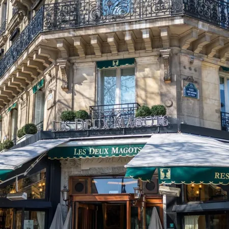 Hotel des Deux Continents Отели рядом с достопримечательностью «Дворец Conciergerie»