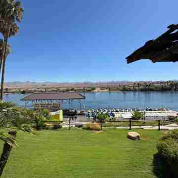 The New Pioneer Hotel Exterior