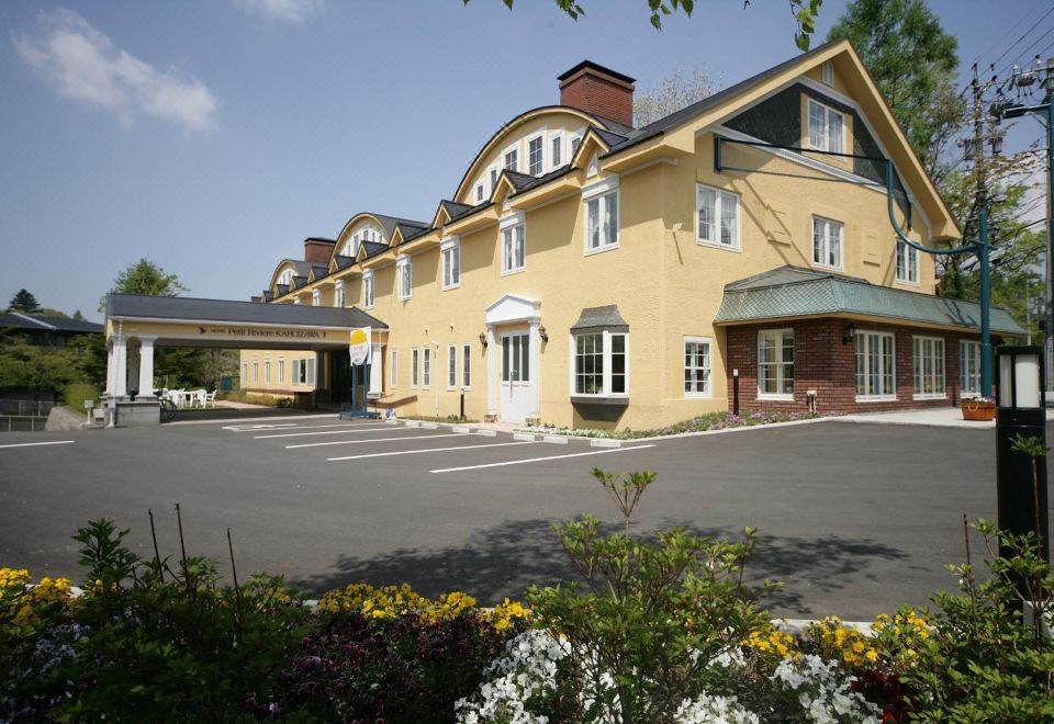 Hotel Petit Riviere Karuizawa - Housity
