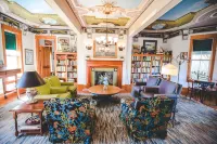 Roanoke Island Inn - parking