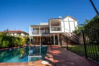 Ainslie Manor Guest House - Pool