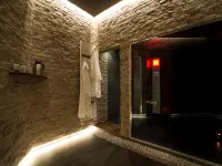 Foro Carolino S&B Hotels near Materdei