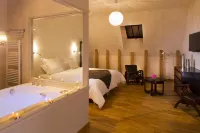 Demeures & Châteaux Auberge de la Tour - Hôtel & Restaurants - Marcolès Auvergne - Pet-friendly