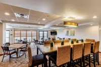 Holiday Inn Express & Suites CEDAR FALLS - WATERLOO by IHG - breakfast