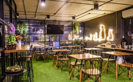 Them5 Residence Отели рядом с достопримечательностью «CP All Academy»