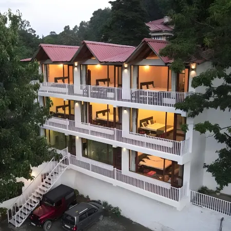 Xomotel Bungalows Krishanya Отели рядом с достопримечательностью «Найнитал көлү»