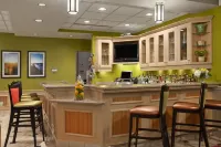 Hilton Garden Inn Islip/MacArthur Airport - bar