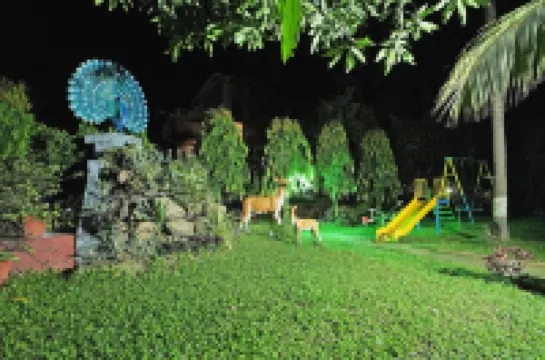 Whispering Woods Inn - Stay & Enjoy in Nature !