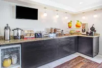 Days Inn by Wyndham Lake Bluff/Great Lakes Naval Base