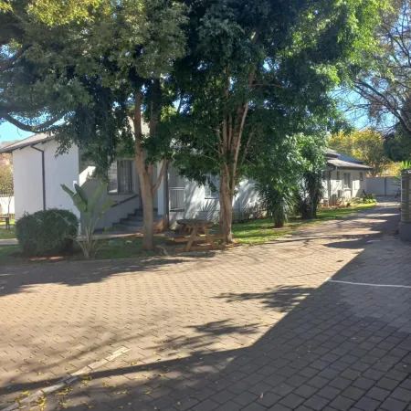 Triple9 Hatfield Guesthouse
