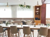 Holiday Inn & Suites MONTREAL AIRPORT by IHG - breakfast
