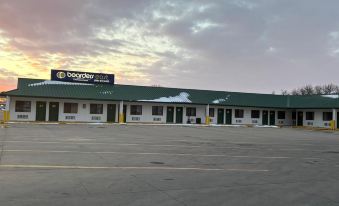 Boarders Inn & Suites by Cobblestone Hotels - Broken Bow