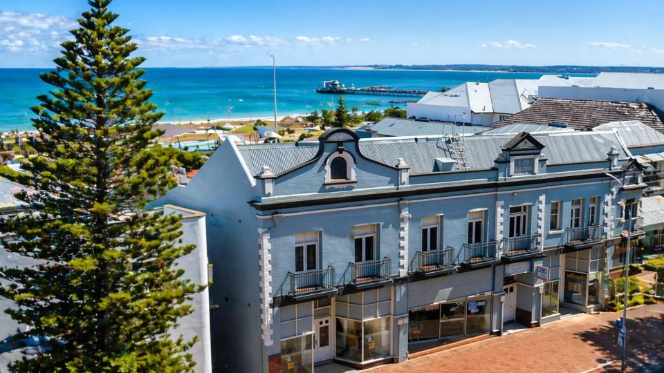 Geraldton Shoreline Lodge