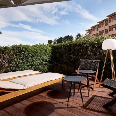 Cama Luxury Suites Kavouri Отели рядом с достопримечательностью «Пляж Астир»