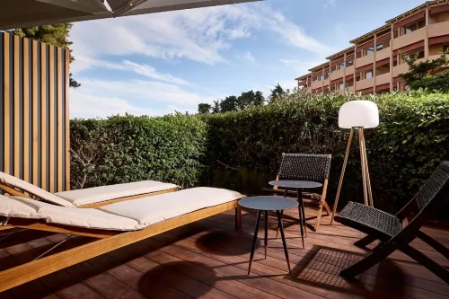 Cama Luxury Suites Kavouri