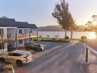 Radfords on the Lake - parking