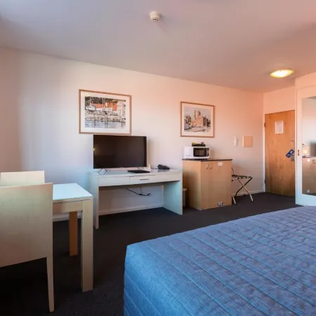 Mayfair Plaza Motel and Apartments