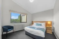 Sovereign Views Apartments - parking