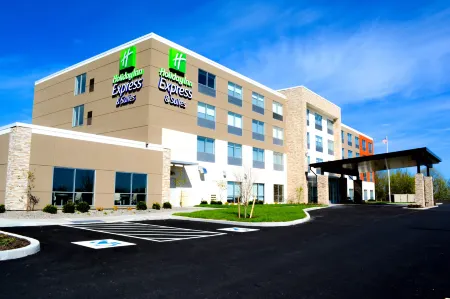 Holiday Inn Express & Suites Oswego Отели рядом с достопримечательностью «Safe Haven Museum»