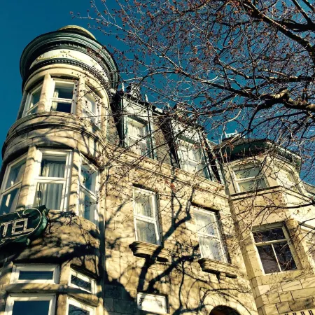 Manoir Sherbrooke Отели рядом с достопримечательностью «Арт-центр Place des Arts»
