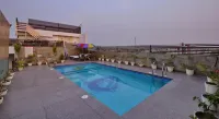 Seven Hills Tower - Rooftop Pools