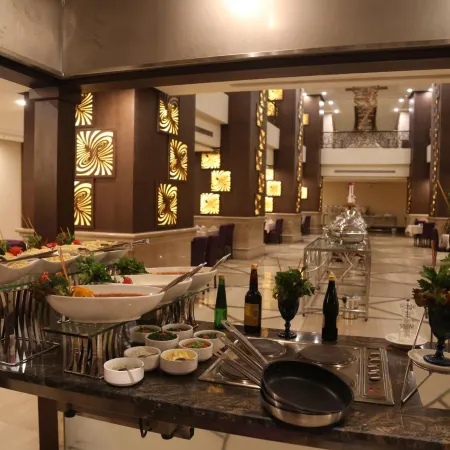 Violet Al Azizia Hotel