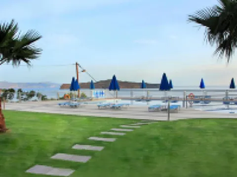 Renieris Hotel โรงแรมในStalos