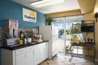 Days Inn by Wyndham Conway - breakfast