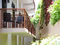 Giraffe Boutique Hotel Hotels near Good Shepherd Convent