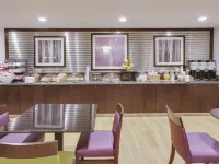 La Quinta Inn & Suites by Wyndham Detroit Metro Airport - Desayuno