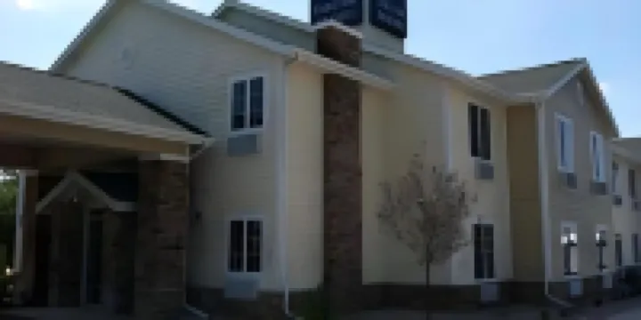 Cobblestone Inn & Suites - Rugby Hotel di 