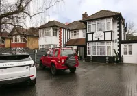 Wembley Park Hotel - Bãi đậu xe