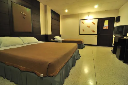 ห้องดีลักซ์พร้อมเครื่องปรับอากาศ