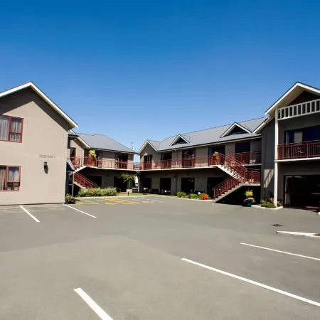 555 Motel Dunedin Отели рядом с достопримечательностью «Пляж Tunnel»