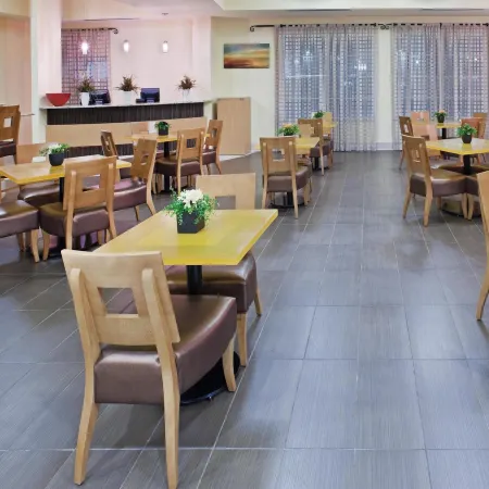 La Quinta Inn & Suites by Wyndham Dallas Love Field