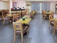 La Quinta Inn & Suites by Wyndham Dallas Love Field - sarapan