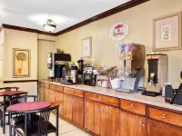 Super 8 by Wyndham Raleigh Downtown - sarapan