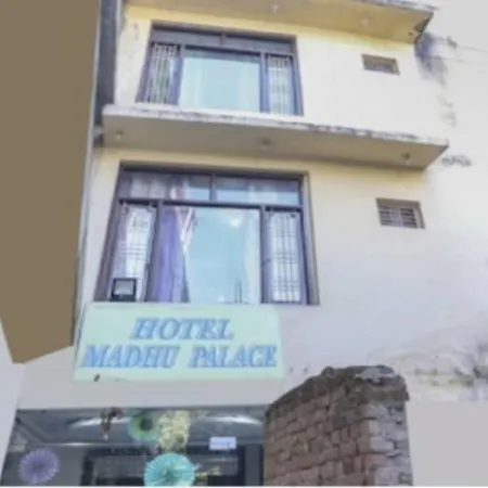 Goroomgo Madhu Palace Katra